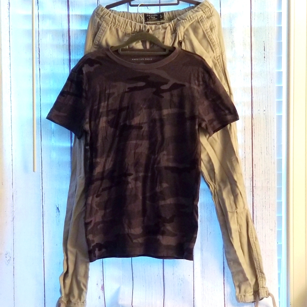 Men's Small LOT OF 2 Camo Shirt and Joggers